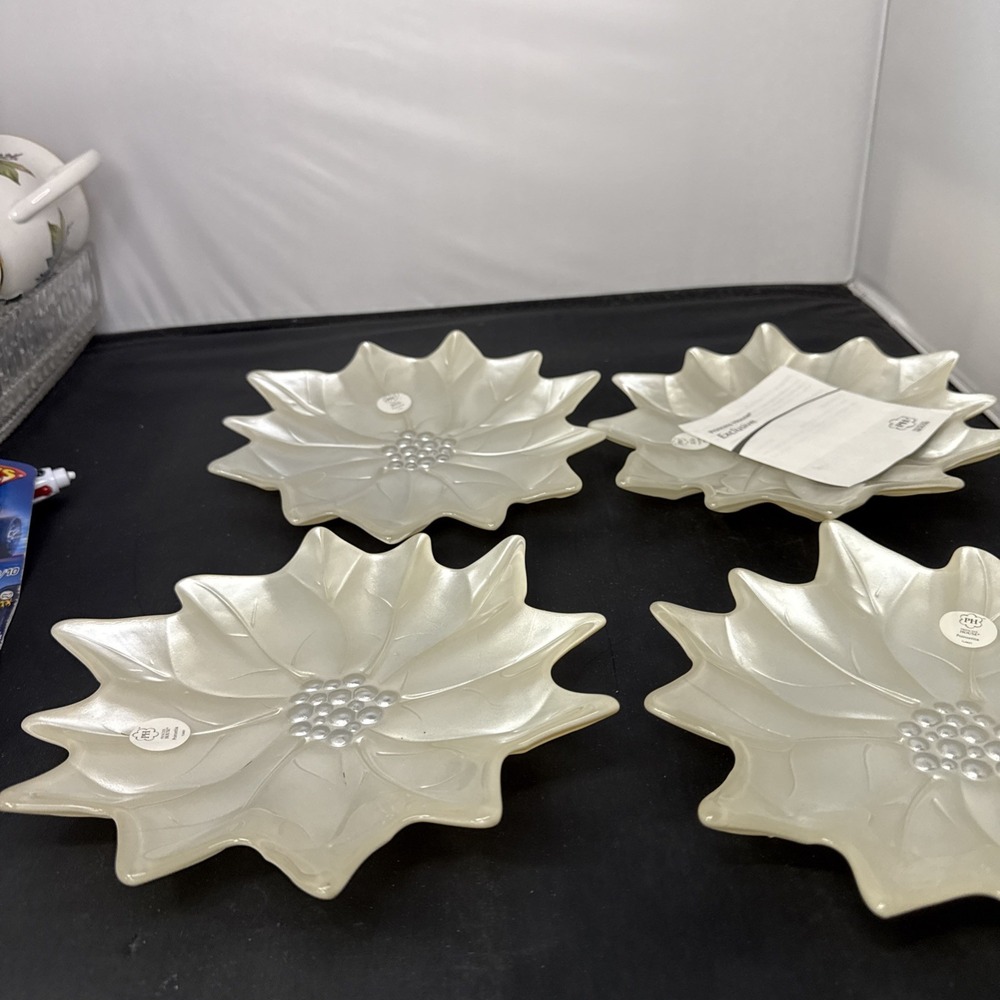princess house off white silver center Poinsettia dishes set of 4 new